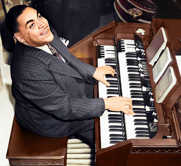 fats at his hammond model d organ console